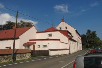 architektonicky členité jižní nároží (© D Dohňanský, 10/2017)