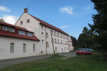 středová část vých.budovy (© D Dohňanský, 10/2017)