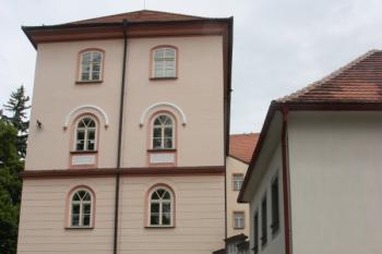 Jižní průčelí ( © Ivan Grisa 05/2011)