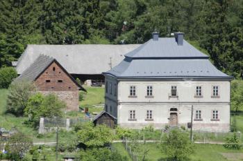 Areál fary (© Zbyněk Šimůnek, 05/2009)