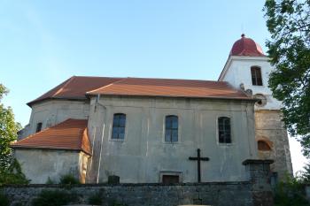 kostel od severu (© Jaroslav Valečka, 05/2011)