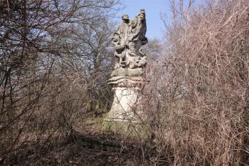 socha sv. Františeka Xaverského celkový pohled (© Zbyšek Suchý, 04/2011)