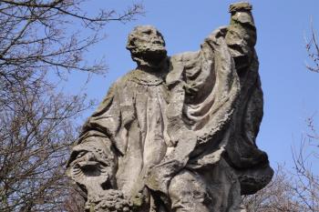 sv. František Xaverský hrozí proti Kuksu krucifixem (© Zbyšek Suchý, 04/2011)