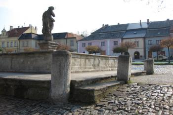 Kašna se sochou P. Marie v Kouřimi (© Vladimír Rišlink, 05/2010)
