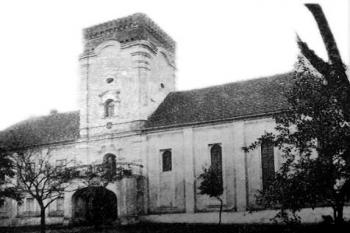 vstupní průčelí po přestavbě r. 1903 ( © F. Kašička: Zámek v Lešanech ve výsledcích poslední stavebně historické analýzy, Památky a příroda 1989)