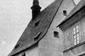 pohled od severu ( © Richard Schmidt: Soupis památek historických a uměleckých v Království Českém, sv. 40 Politický okres jáchymovský, Archaelogická komise při České akademii císaře Františka Josefa pro vědy, slovesnost a umění, Praha 1913)