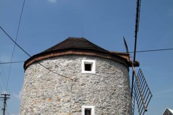 celkový pohled na rudický větrný mlýn ( © Jan P. Štěpánek 06/2013)