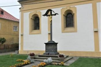 Stráž n.Ohří-kostel (© drobnepamatky 9/2017)