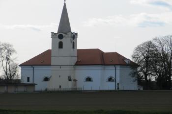 kostel od východu (© Rodochrozit, 04/2011)