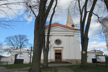 kostel od jihozápadu (© Rodochrozit, 04/2011)