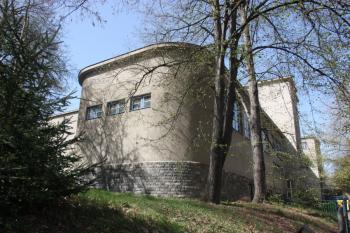 Tělocvična od jihu ( © Ivan Grisa 04/2011)