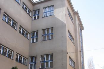 Pravý vstupní risalit ( © Ivan Grisa 04/2011)