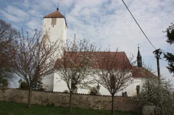 Kostel od jihu ( © Ivan Grisa 04/2011)