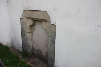 Zazděný portál na severní stěně jižní předsíně ( © Ivan Grisa 04/2011)
