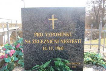 pomník (© Rodochrozit, 03/2011)