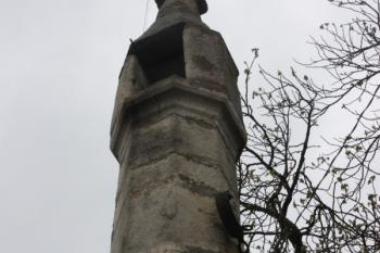 Horní část pranýře ( © Ivan Grisa 04/2011)