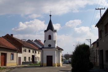 Kraličky – kaple sv. Jana Nepomuckého (© Ivo Rozehnal, 04/2011)