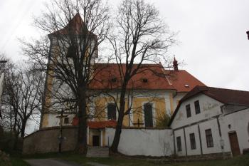 Kostel od jihu ( © Ivan Grisa 04/2011)