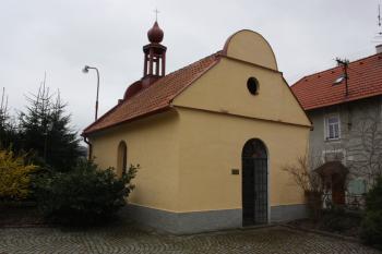 Kaple z roku 1850 na jihozápadním nároží areálu ( © Ivan Grisa 04/2011)