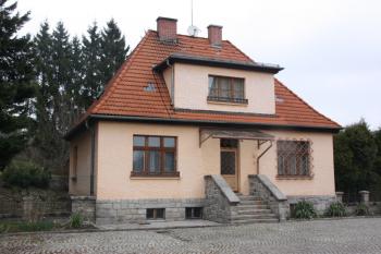 Bývalá fara ( © Ivan Grisa 04/2011)