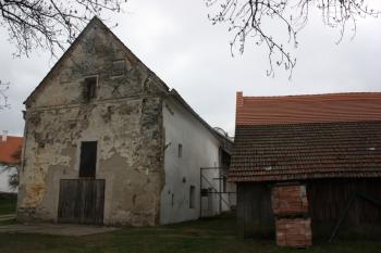 Stodola statku čp. 1 od východu ( © Ivan Grisa 04/2011)