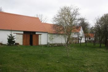 Stodoly statku čp. 3 od jihu ( © Ivan Grisa 04/2011)