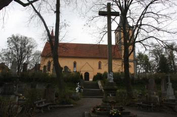 Kostel od severu ( © Ivan Grisa 04/2011)