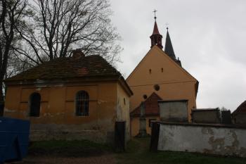 Kostel a márnice od východu ( © Ivan Grisa 04/2011)