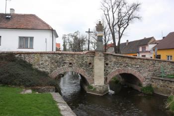 Povodní strana mostu ( © Ivan Grisa 04/2011)