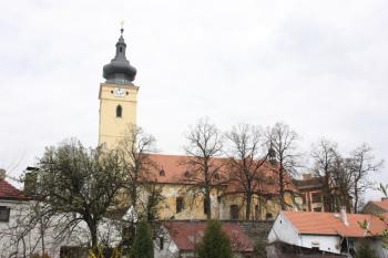 Kostel od jihu ( © Ivan Grisa 04/2011)
