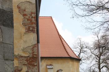 Jižní bok lodi a kaple od západu ( © Ivan Grisa 04/2011)