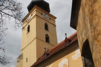 Loď a věž od jihu ( © Ivan Grisa 04/2011)