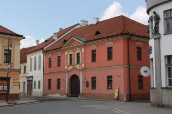 Severozápadní nároží náměstí ( © Ivan Grisa 04/2011)