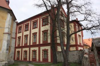 Bývalá stará škola od západu ( © Ivan Grisa 04/2011)