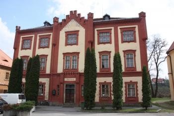 Bývalá stará škola od severu ( © Ivan Grisa 04/2011)
