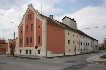 Někdejší městský pivovar od severovýchodu ( © Ivan Grisa 04/2011)