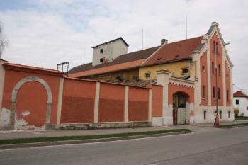Někdejší městský pivovar od jihovýchodu ( © Ivan Grisa 04/2011)