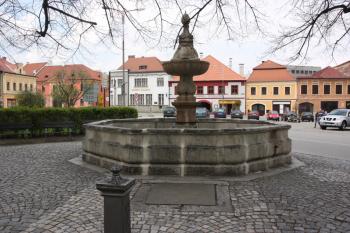 Kašna od jihu ( © Ivan Grisa 04/2011)