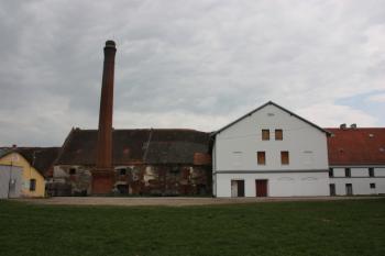 Bývalý lihovar od západu ( © Ivan Grisa 04/2011)