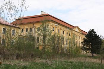 Zámek od jihozápadu ( © Ivan Grisa 04/2011)