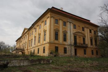 Zámek od jihovýchodu ( © Ivan Grisa 04/2011)