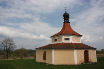 Kaple od jihu ( © Ivan Grisa 04/2011)