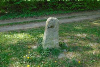 hraniční kámen mezi panstvími u kaple (© Jaroslav Špiroch  05/2024)