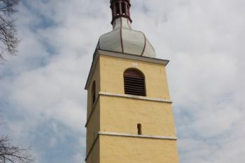 Věž od západu ( © Ivan Grisa 04/2011)