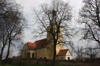 Kostel od severu ( © Ivan Grisa 04/2011)