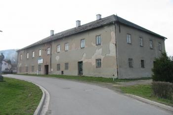 jv.nároží zámku (© D Dohňanský, 04/2015)