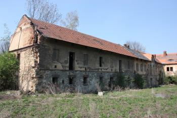 Hospodářské křídlo od jihovýchodu ( © Ivan Grisa 04/2011)