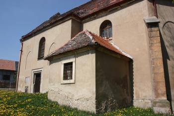 Sakristie a loď od jihu ( © Ivan Grisa 04/2011)