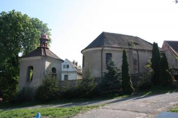 Kostel a zvonice od severu ( © Ivan Grisa 04/2011)