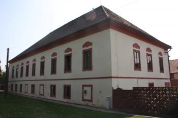 Zámecká budova od východu ( © Ivan Grisa 04/2011)